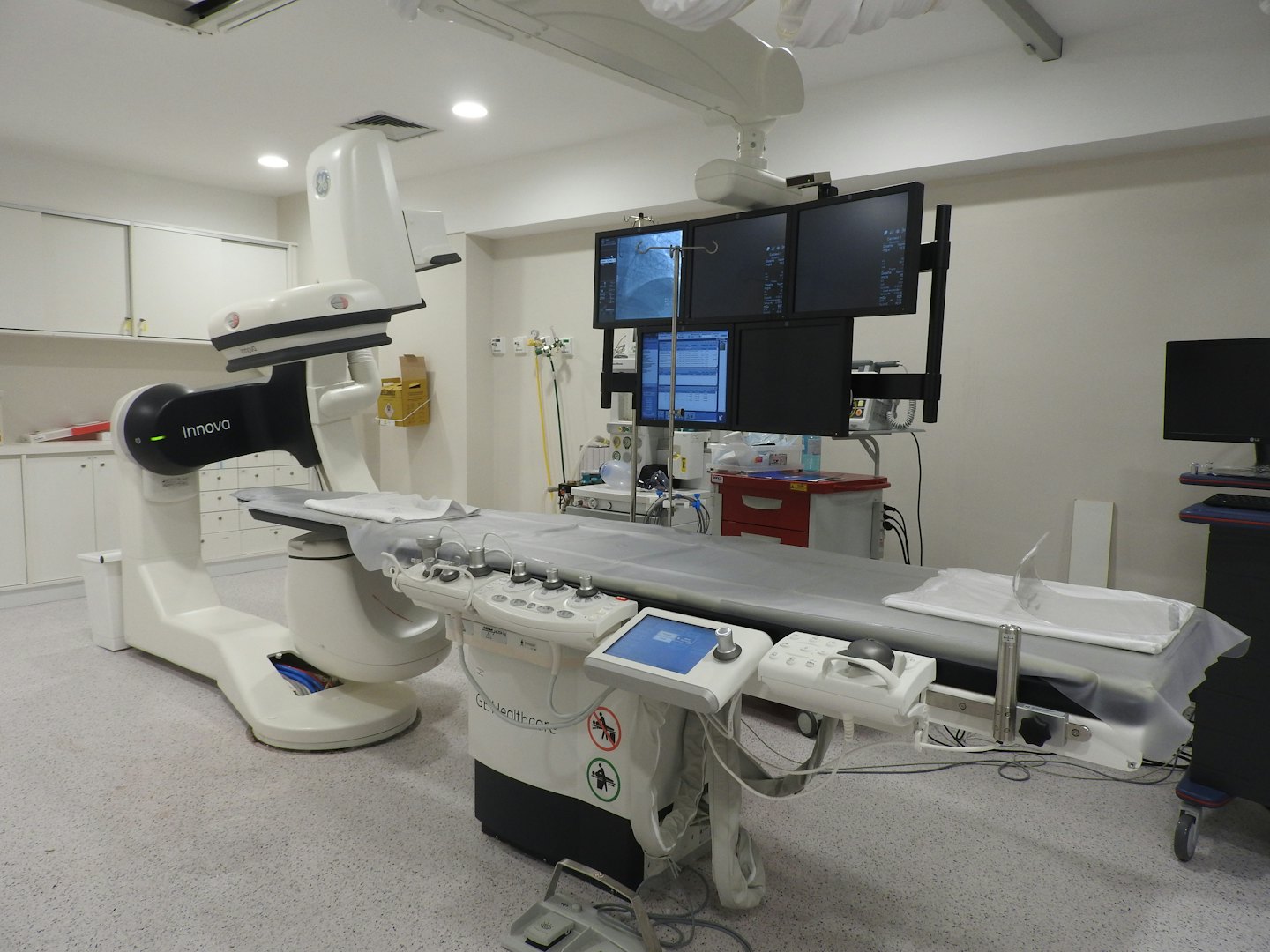 Advanced C-arm imaging system in a sterile medical procedure room.